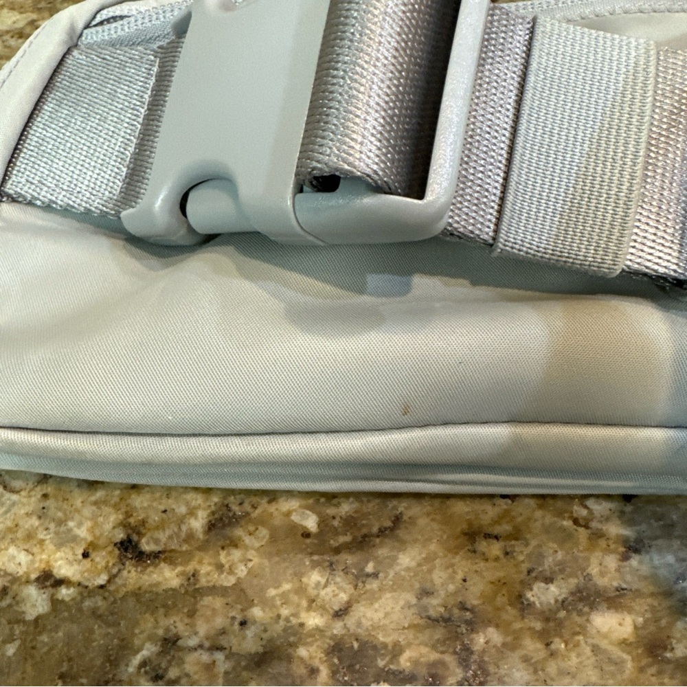 Lululemon everyday belt bag grey/silver New with flaws - Picture 8 of 12